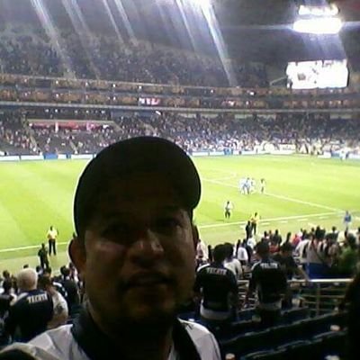 UN HINCHA DE LOS RAYADOS Y DE LOS MIAMI DOLPHINS UN APOSTADOR DE LA VIDA Y DE LOS DEPORTES QUE YA QUE EL QUE NO APUESTA NO GANA