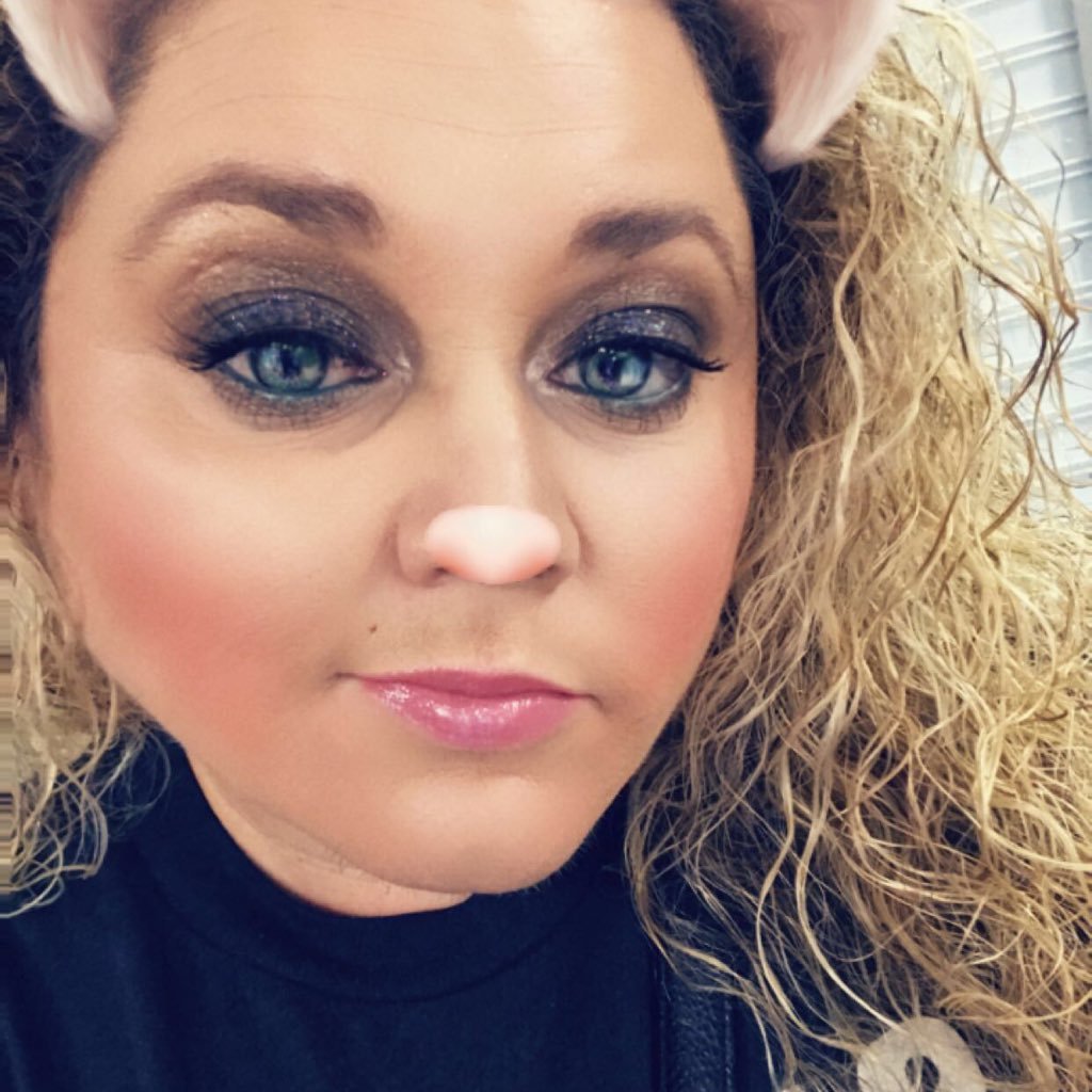 veronicaarchy's profile picture. 