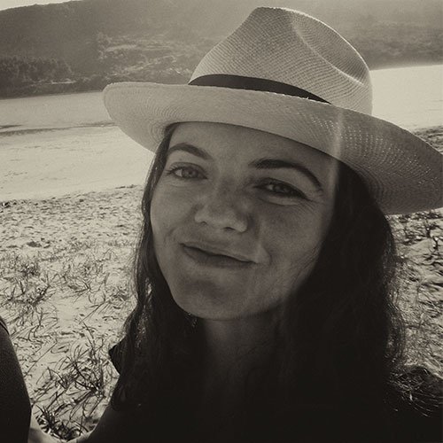 RoxaneLapa's profile picture. Designer | Illustrator | Concept Artist | Gamer | Christian | INFJ | Wife of @Mr_W4RpATH
#commissionsopen #humanartist #noai
https://t.co/Z6XflTKScW