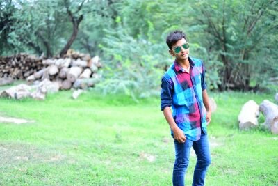 Tere Ghar Ke Aage Laga Dunga Car Hum Aaj Ke Yuva Star
