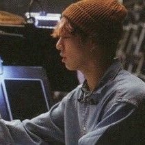 please follow my hyunbin softbot account @starryhyunbin thank you 💫