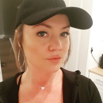 EmmaFisher1983's profile picture. 