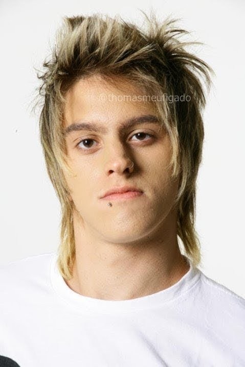 fc do sintetizador e baterista mais lindo do brasil @thomasrestart qe toca na @rockrestar , bora seguir amigos , dono @itsdorgs