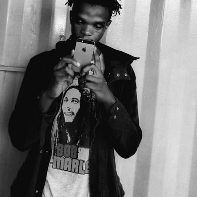 I listen 👂 too much n talk 💬 less➖
I walk 🚶 slowly, but i never 🔙 walk 🚶 backward 👋#1DDrive
Sadly🇿🇦 n. 💀