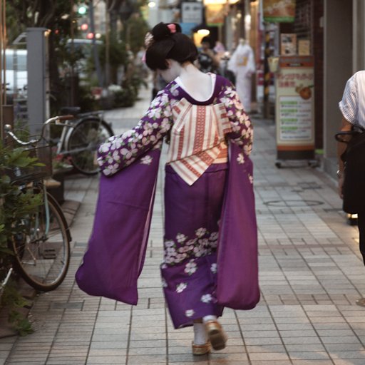 オートバイで日本全国の遊里散策をするのが趣味です。 色街・花街 / 土着文化 / お祭り / 芸者さん / 猫 / 音楽 / MOON JJ4 職業：写真撮影者