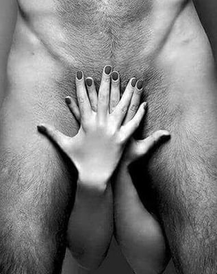 Sabes cual es mi fuerza?
sonreir y pensar que todavía algo hermoso puede suceder.
Tal vez esté loco pero te juro que en mi locura vivo muy bien...