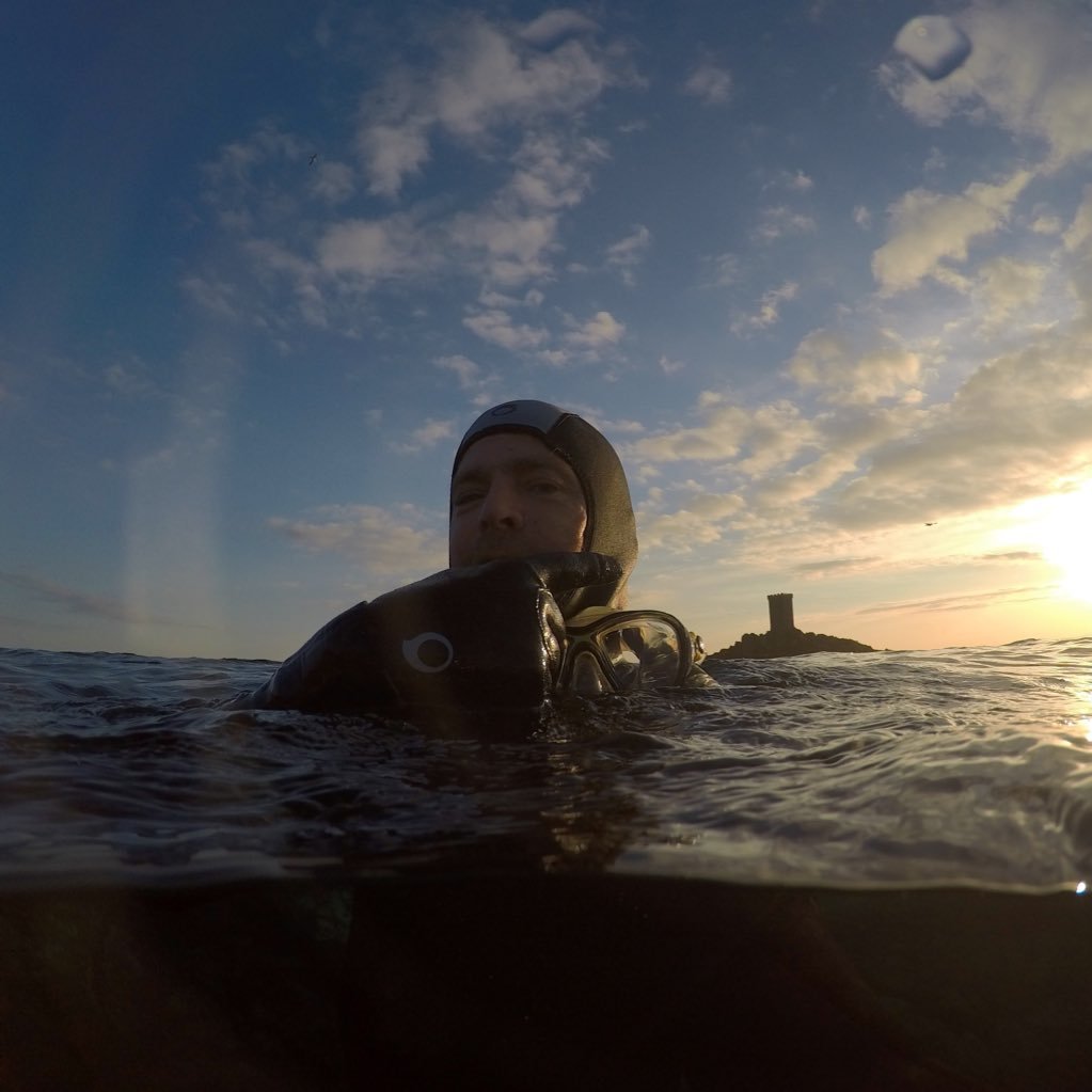 Fichez5's profile picture. Ma passion c’est la #mer #ocean #plongee vous pouvez aussi me suivre sur Instagram, je plonge depuis mon plus jeune âge, plongeur loisir et professionnel