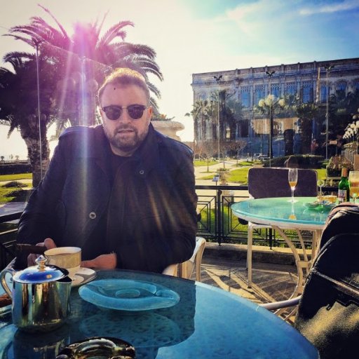 Perouchmarcelin's profile picture. Ce n'est pas ce qui est beau qu'on aime mais ce qu'on aime qui est beau