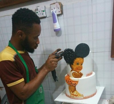 Decorating cakes makes me special.

please call or whatsapp to order for cakes abd molding 09099375753,08156735597