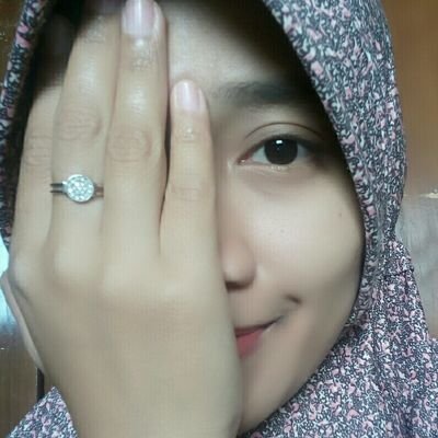 MegawatiDm's profile picture. Stay strong 😊