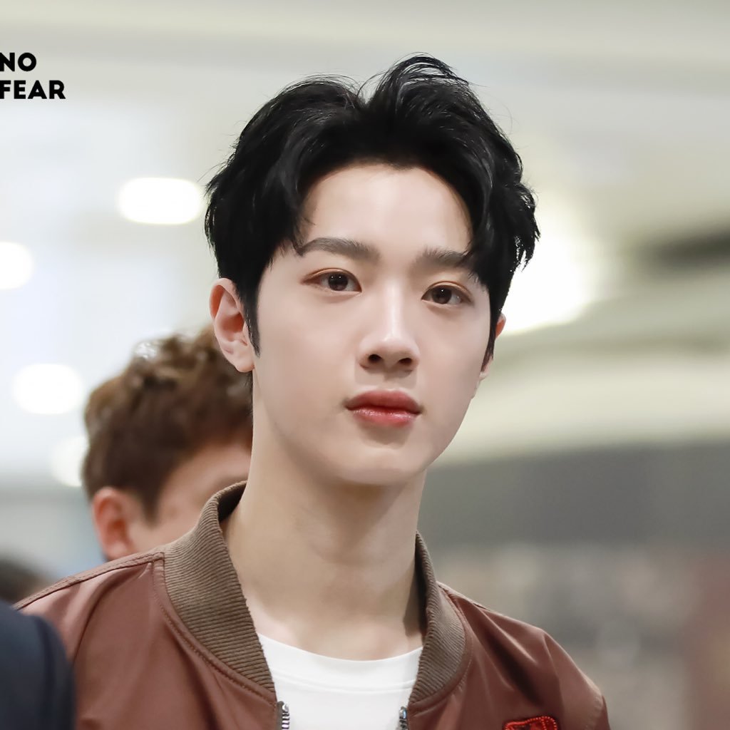 Hardsale5's profile picture. เปงคลขี้ชิป ขึ้นเรือสองลำพร้อมกัน พร้อมจะโยนไม้พายทุกเมื่อเพราะเรือพี่แรง #หลินฮุน #หลินโฮ #องเนียล ที่จริงๆคือ #เนียลอง #จะใครก็ชิป เพราะกูขี้ชิป