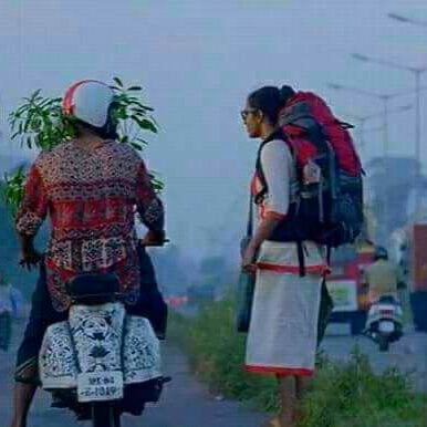 സ്നേഹിക്കാൻ ഇമ്മടെ ഉമ്മയും ഉപ്പയും.....
ഉടുതുണി പോലൊരു ചന്ക് കൂട്ടുകാരും.... ട്രിപ്പ് അടിക്കാന് ഒരു പഴയ ബൈക്കും ....ഉണ്ടായാൽ ലൈഫ് പൊളിയാണ്..
«#LuV yOu cHunKz #»