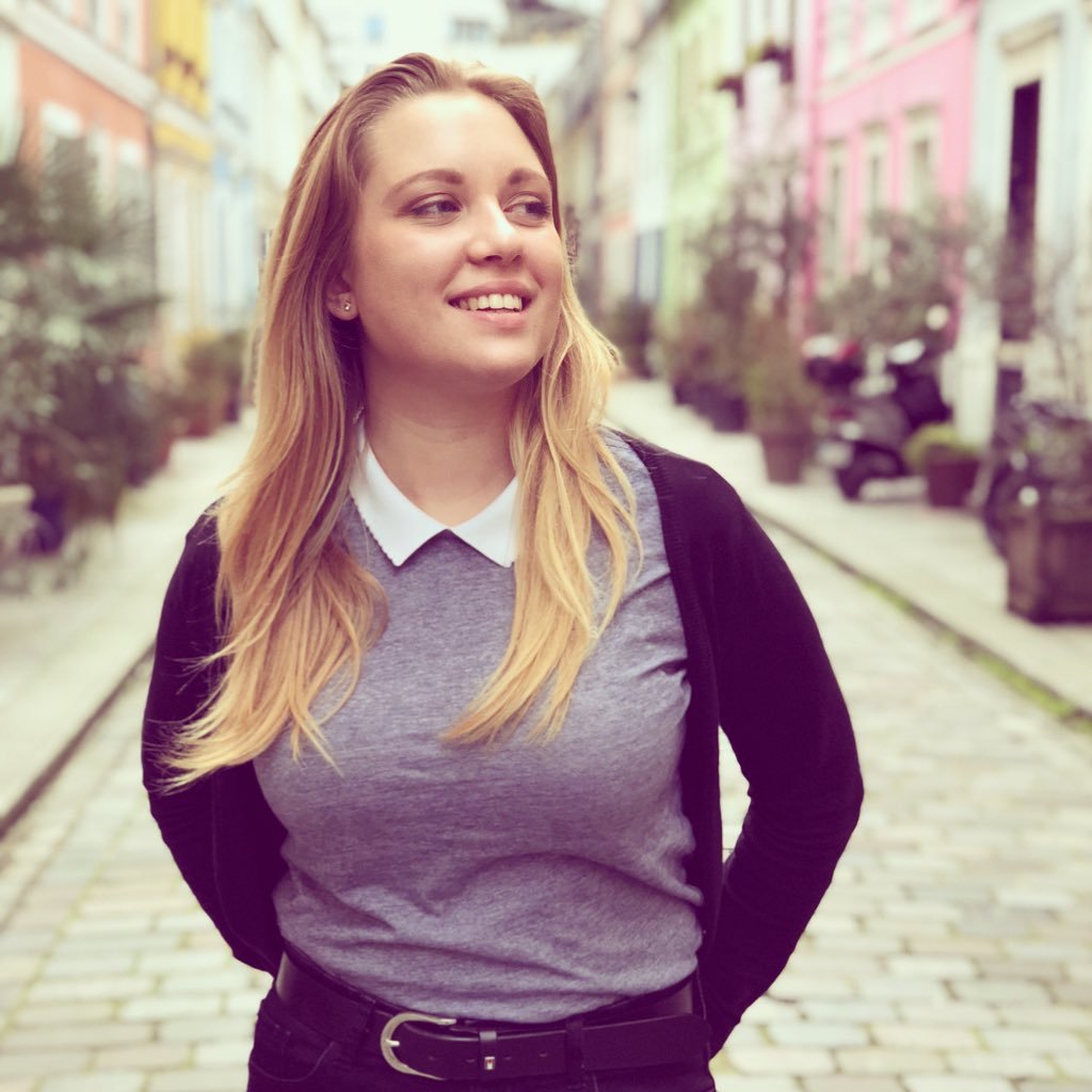 20 yo / Paris / Etudiante L2 Science Politique Instagram : _mayshopp_ Snapchat : meli_sssou Facebook : Mayyshop