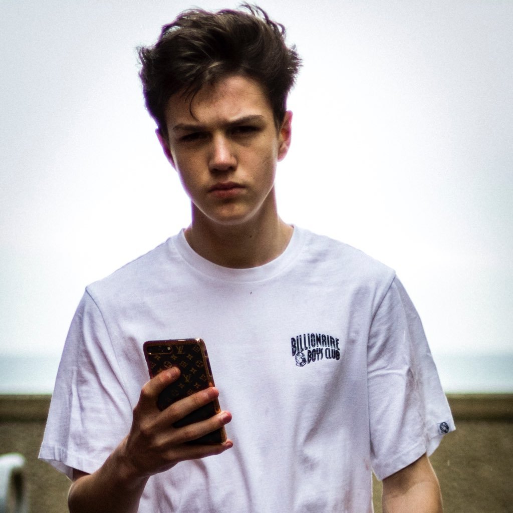 18, Photography student, Photography, Videography and Graphics Design, Hull/London