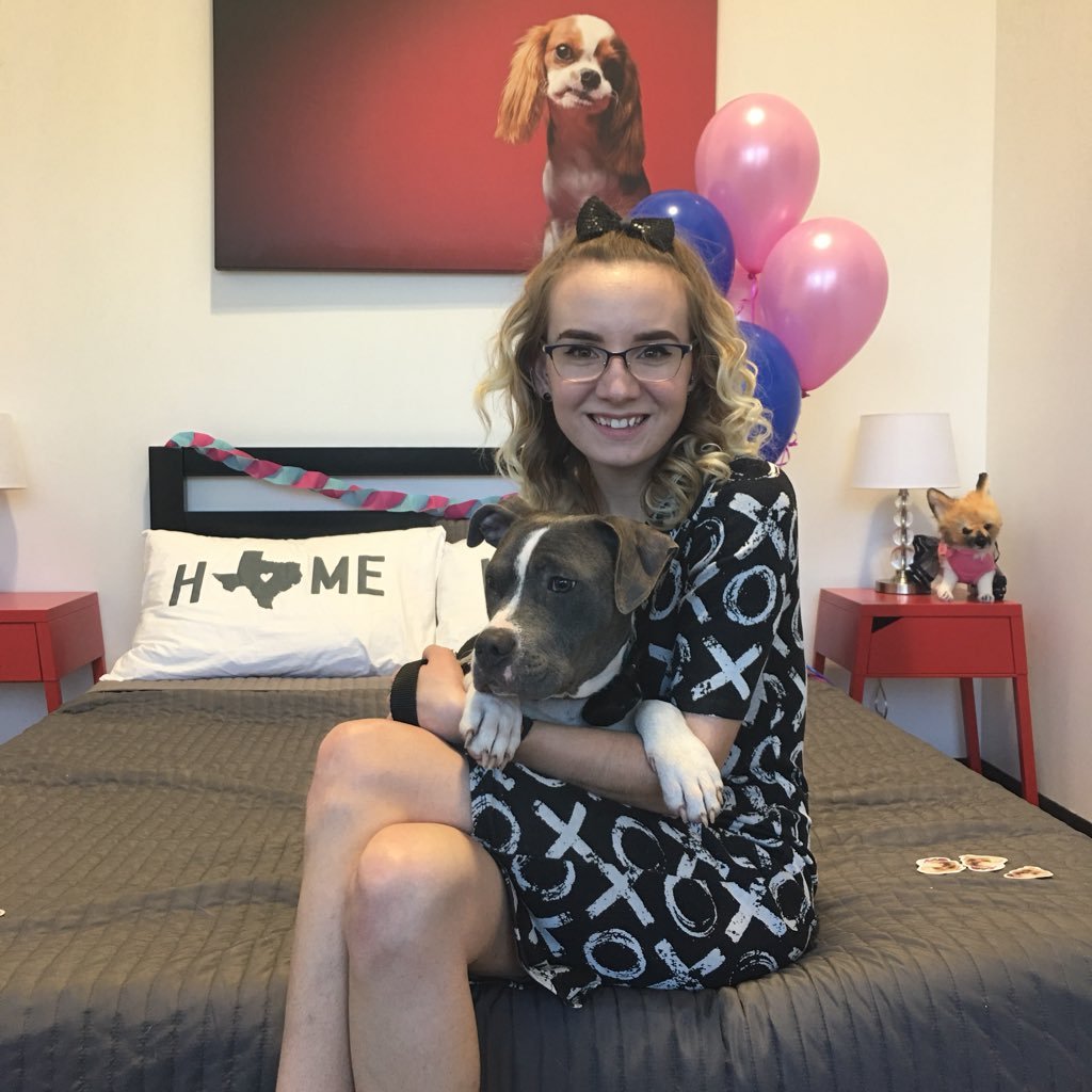 pennsatexas's profile picture. ✝️ • 23 • vegetarian • PGH✈️ATX • Foster Coordinator for TXHH • 🐶lover • #adoptdontshop 🐾❤️