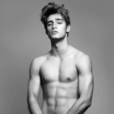 adamfregott3's profile picture. GAY, VERSÁTIL, SOY DE MEDELLÍN, COLOMBIA PERO VIVO EN FRANCIA