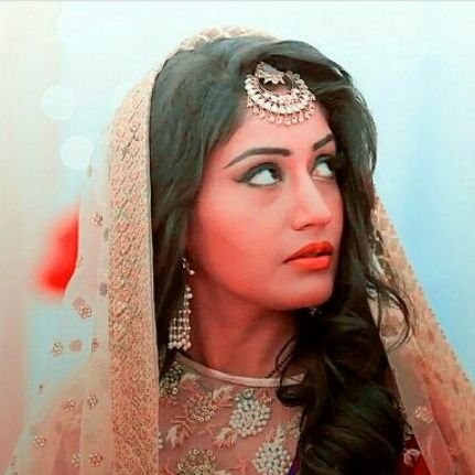 ishqbaaziyaan's profile picture. just love shivika 😍😍😍❤❤
khidkitod 
billu & billi