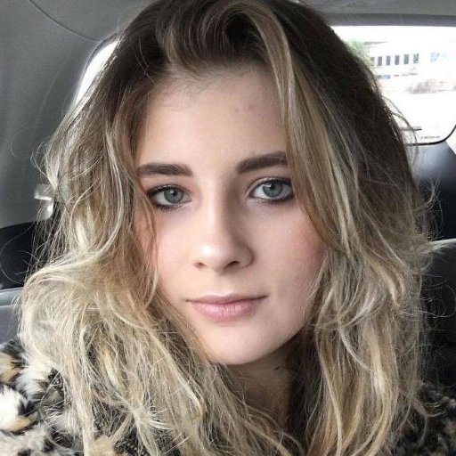 IphoneProUsa's profile picture. Desha_Dana😘