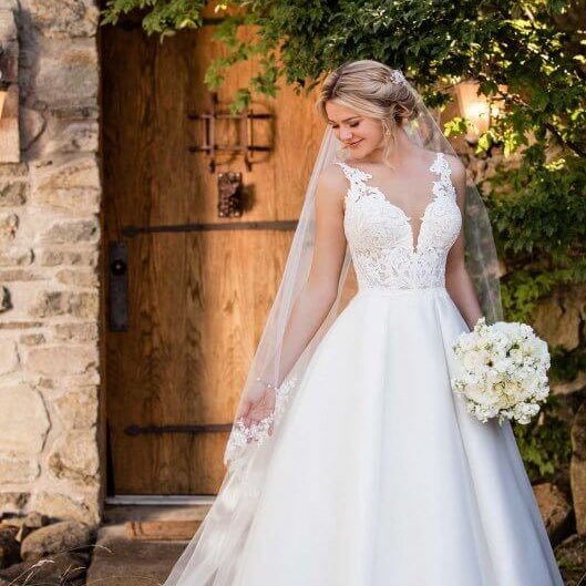 Stockist of Irish designed & International Designer Bridal Gowns by Essence of Australia, Stella York, Monica Loretti, Angela Bianca, Romantica & Sorella Vita