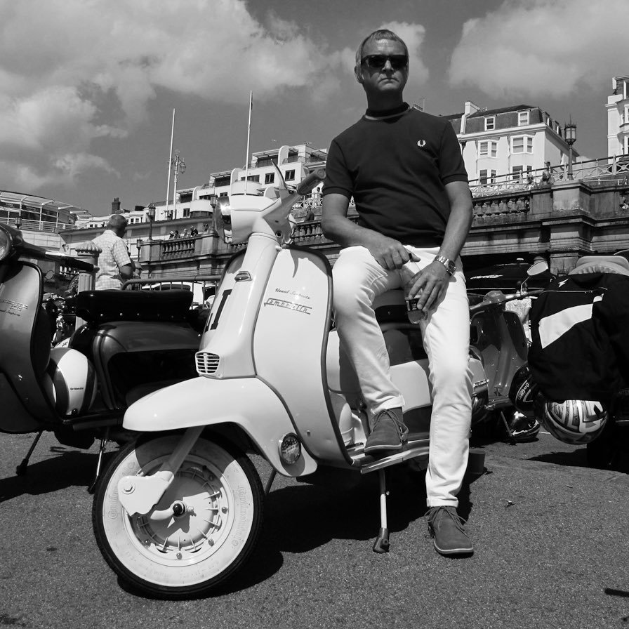 garage proprietor @bobfarnonsltd lover of fun and sunshine the mod scene and scooters. passionate for running, cycling, music and The Arsenal.