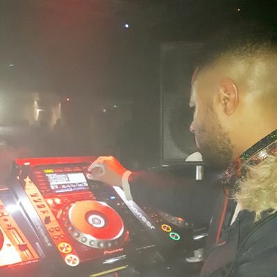 d3vsy's profile picture. 