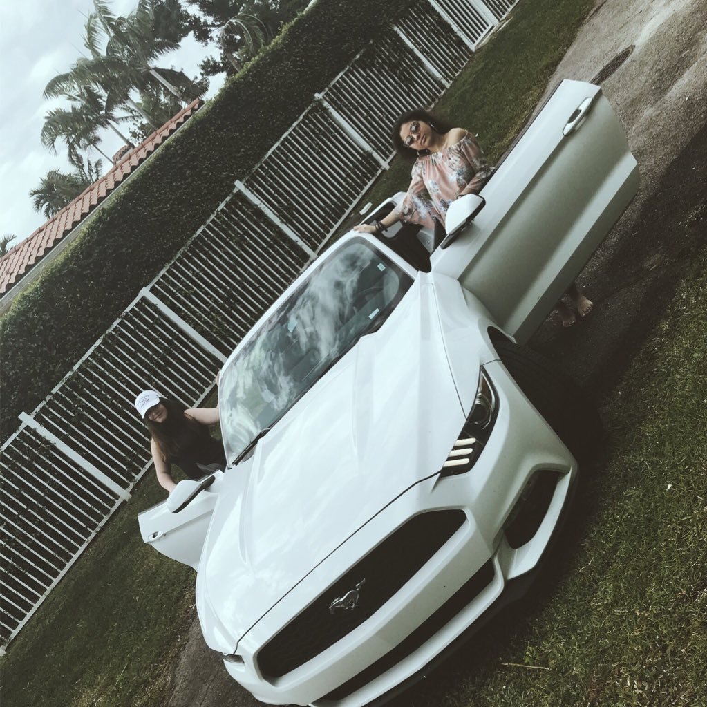 alliemrosss's profile picture. 