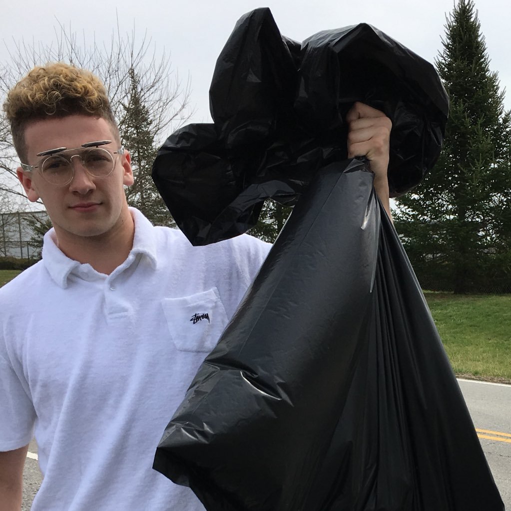 ybzach's profile picture. 