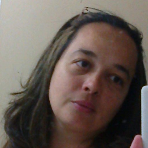 Amiga,mãe,conselheira,comunicativa até demais,exigente e divertida!!!!Gosto de artesanato,arte e decoração e de animais,além de cultivar boas amizades,claro!