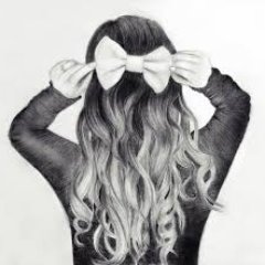 sencilla, defiendo mis ideales , cariñosa pero sobre todo autentica asi valla contra viento y marea !