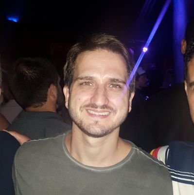 Venho aqui pra ver as pessoas falarem bem de esportes e mal de políticos.