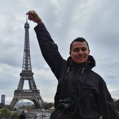 Esposo, Padre, enamorado, feliz,soñador y emprendedor.
Colombiano de Nacimiento, Panameño por Amor.