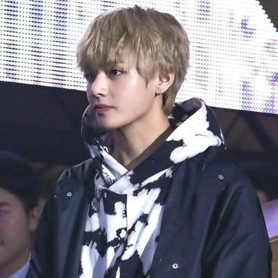 kim_tae_tae02's profile picture. Kim Taehyung is fluffiest human being.