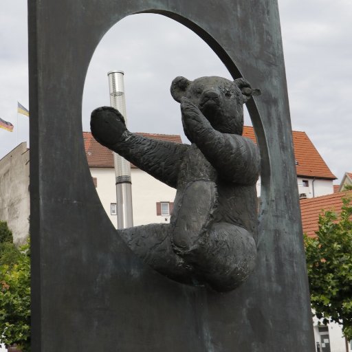 Kumasuke's profile picture. 元雑誌編集者｜現ウェブコンテンツ編集者。タイヤのついているものはたいてい好き。飛ぶモノも好き。電車はわかんないけど、基本動くモノが好きみたい。前職ではプチジェットセッターだったけど、今は海外出張どころか完全在宅勤務中。時差ボケが懐かしい。免許取ってからずっとドイツ車だったけど、このところ2台続けてイギリス車乗り。