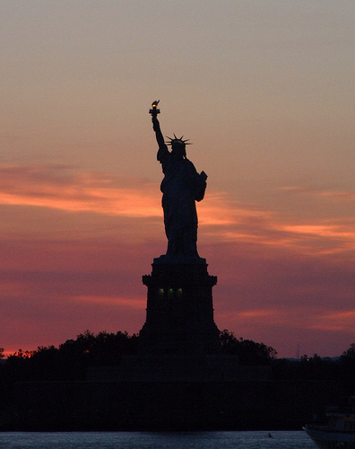 redhookflicks's profile picture. Movies on the waterfront and under the watch of Lady Liberty. https://t.co/dMvCyUE175
