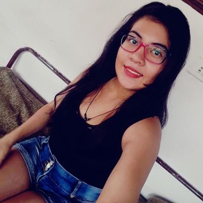Pregúntale a la Luna, ella me ha visto noches enteras pensando en ti, hasta que llegaste como Sol a mi vida.