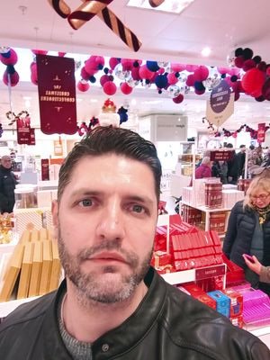 Adi54950221's profile picture. Pozitive