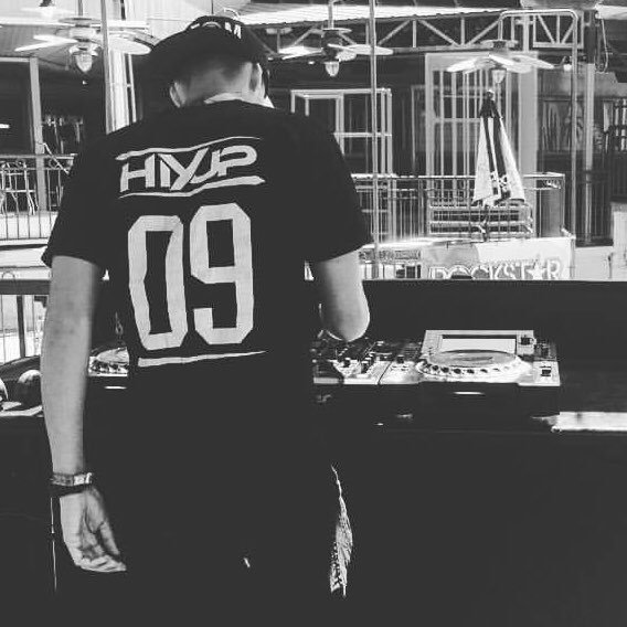 LA | DJ & MC | Strip Club Mafia | My track 'High Up' is out now ! Listen and get your copy here : https://t.co/HaHqkq8MOs