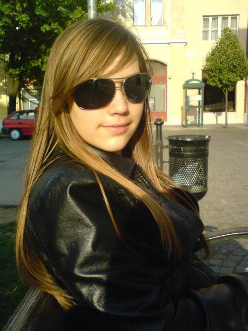 Lizzyjb723's profile picture. ask me!!:D