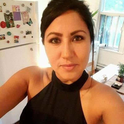 shetravelslots's profile picture. 