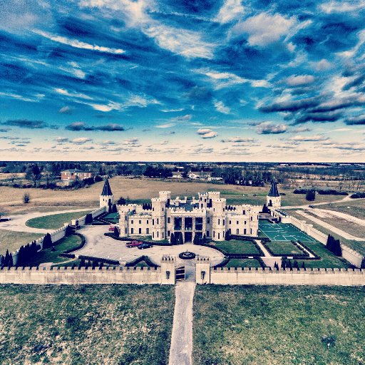 Located in Central Kentucky & home to a • Farm to table restaurant • boutique hotel • & event space #theKYCastle
CURRENTLY POSTING FROM: @thecastlepost