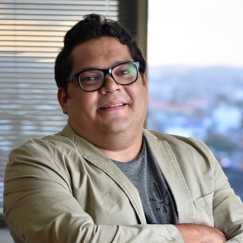 Consultor imobiliario e financeiro, Coach Financeiro, professor na area de gestão e finanças, palestrante e escritor! O mais importante vivendo feliz!