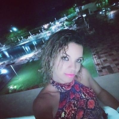 Exigente, sonhadora e determinada, todos os dias tentando ser felizz...
