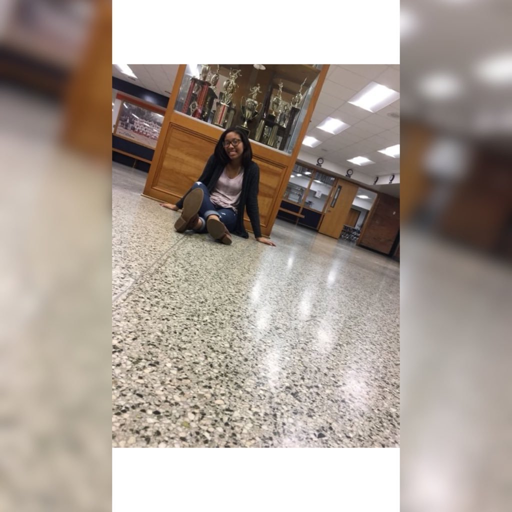 amirahb398's profile picture. •FHS c/o" 18🎓 {Senior} •Snapchat:Pretty_girl324 •Go Follow my finsta It's @amir.finsta 💕🌺😻