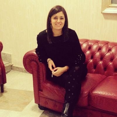 Laureata in legge e dipendente di un consorzio di cooperative sociali.