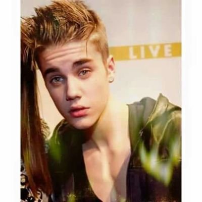 i am zainab .i am a great fan of justin bieber.i love him a looooot...