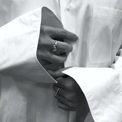 Poi la nebbia cancellò completamente il cielo e la terra
