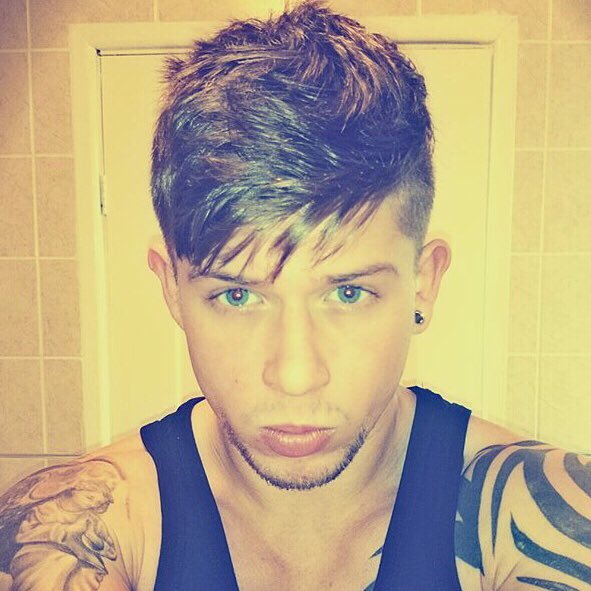 Easy going. Fire Fighter and part time kick boxing coach and triathlon competitor. Jonny to my friends 🌈