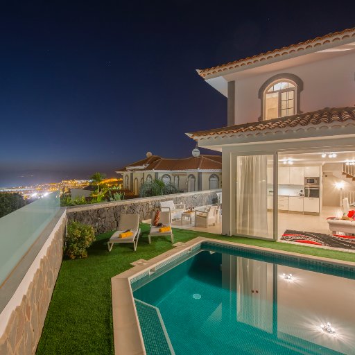 📷🏠Specialized Real Estate and architectural photography in Tenerife.
Soy un fotógrafo de inmobiliarias y arquitectura, trabajo en las Islas Canarias.