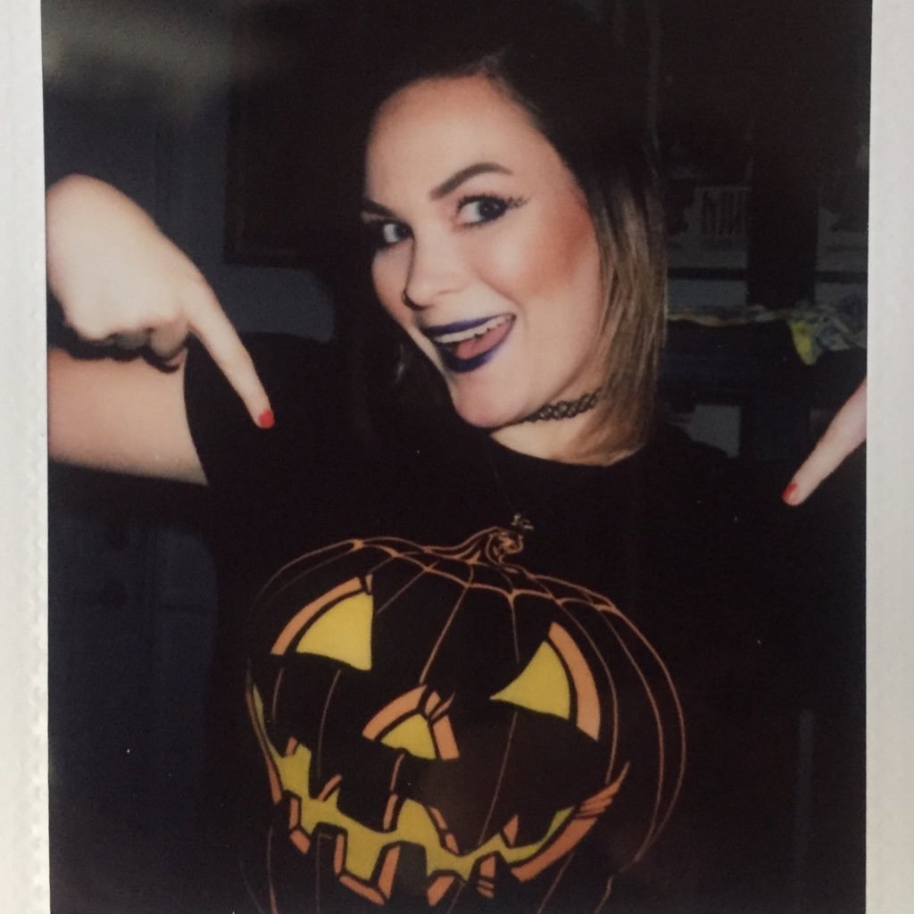 Pumpkinroxx's profile picture. I love katy perry, pizza, & horror. #happyhalloween IG@ sarahvivian. SNAP@ svivog. followed by Riff Raff🌑