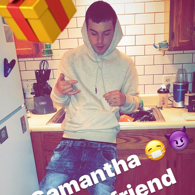 add me ^❤️❤️love football 🏈 😋👻I love you (Samantha)🔊💯💥🤤🤤